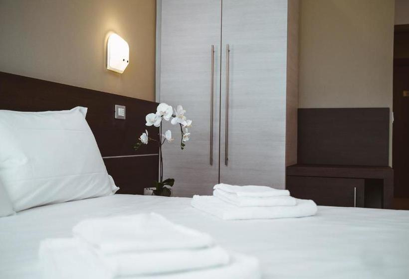 בית מלון כפרי Albergo Commercio