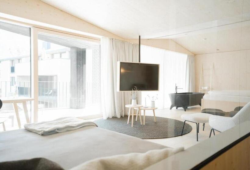 Отель Amrai Suites