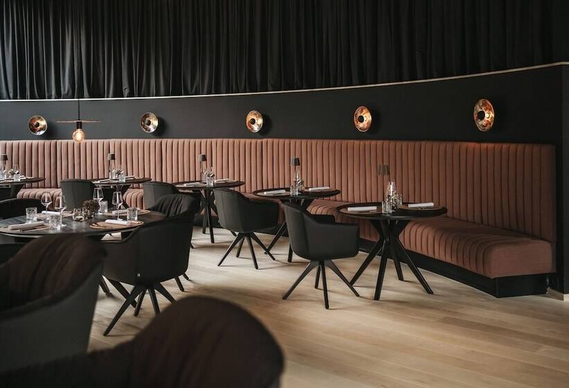 Отель Amrai Suites