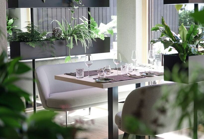 Отель Amrai Suites