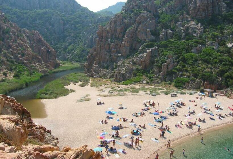 فندق Li Pireddi