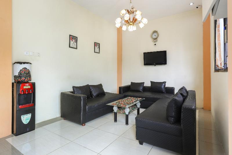 هتل Reddoorz Near Wisma Cahaya Abadi Sepinggan Airport Balikpapan