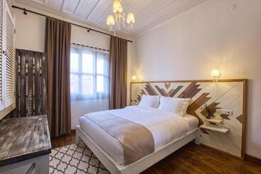 هتل Trilye Bay C Konak