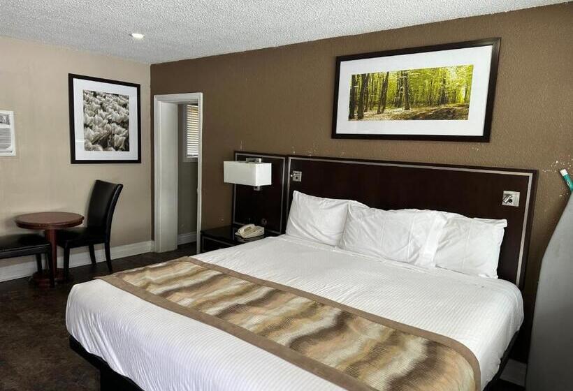فندق على الطريق Champlain Motor Inn