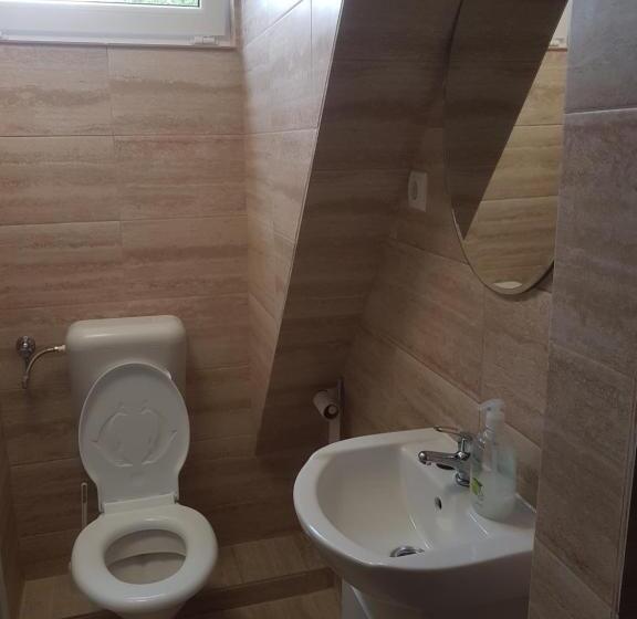 پانسیون Lara Guest House