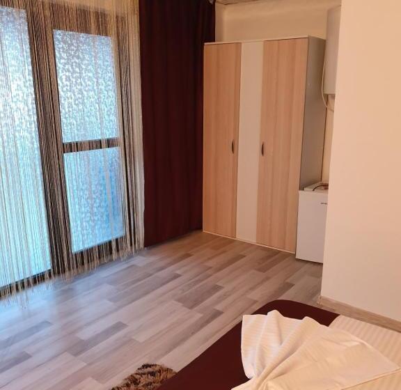 פנסיון Yannis Guest House