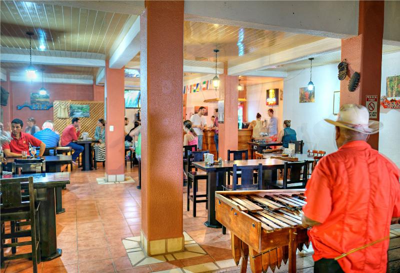 هتل Hacienda Guachipelin