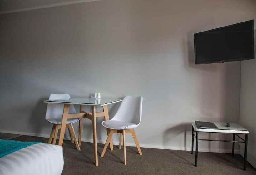 Отель Bks Palm Court Motor Lodge