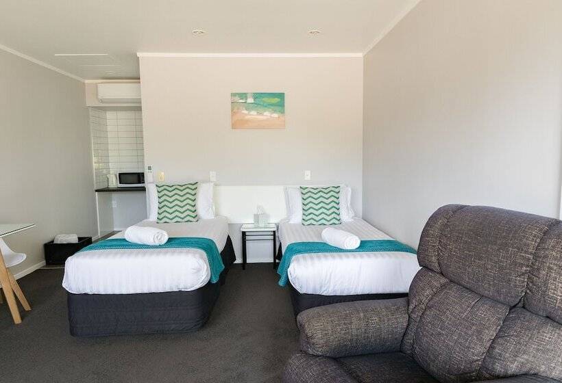 Отель Bks Palm Court Motor Lodge