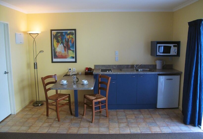 هتل Elliotts Kapiti Coast Motor Lodge