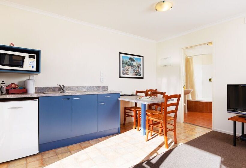 هتل Elliotts Kapiti Coast Motor Lodge
