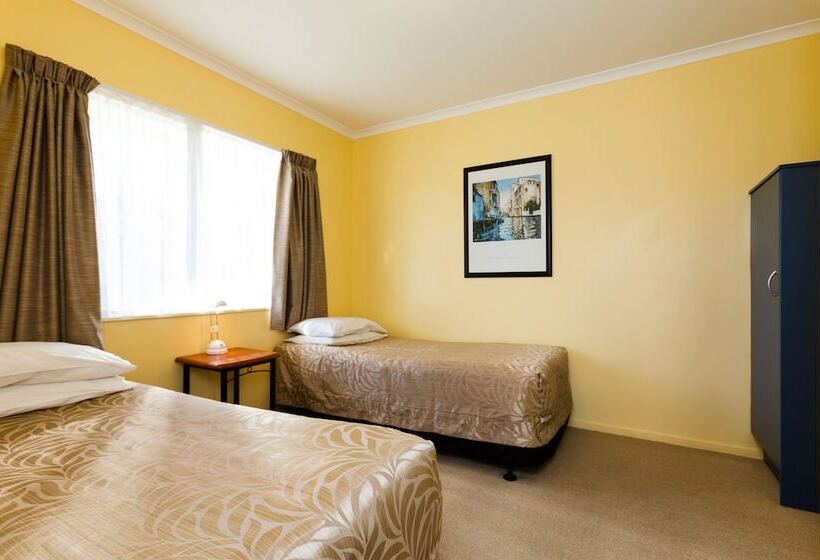 هتل Elliotts Kapiti Coast Motor Lodge