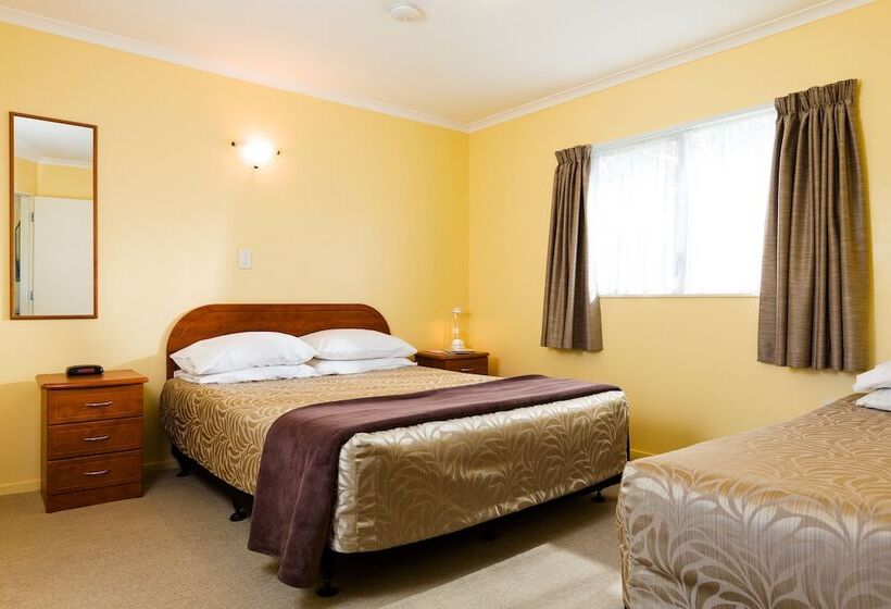 هتل Elliotts Kapiti Coast Motor Lodge