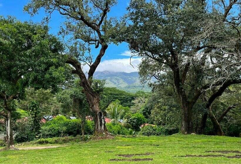 هتل Hacienda Guachipelin