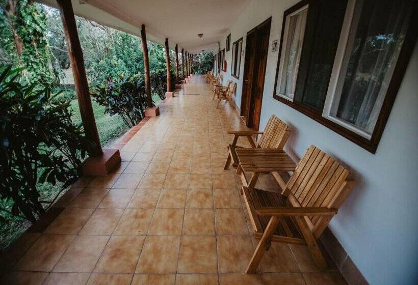 هتل Hacienda Guachipelin