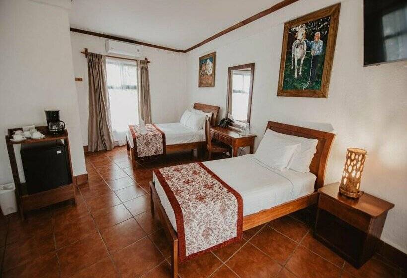 هتل Hacienda Guachipelin
