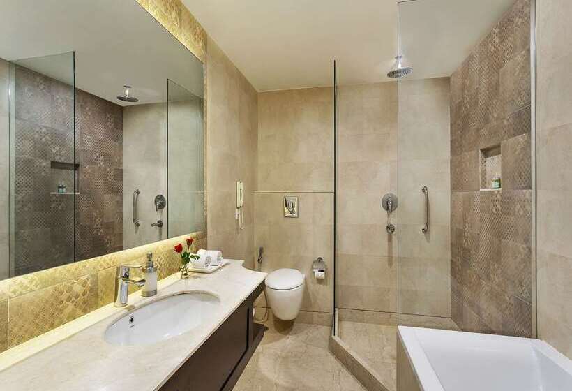 בית מלון כפרי La Place Sarovar Portico