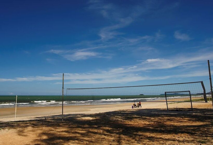 هتل Legend Cherating Beach Resort