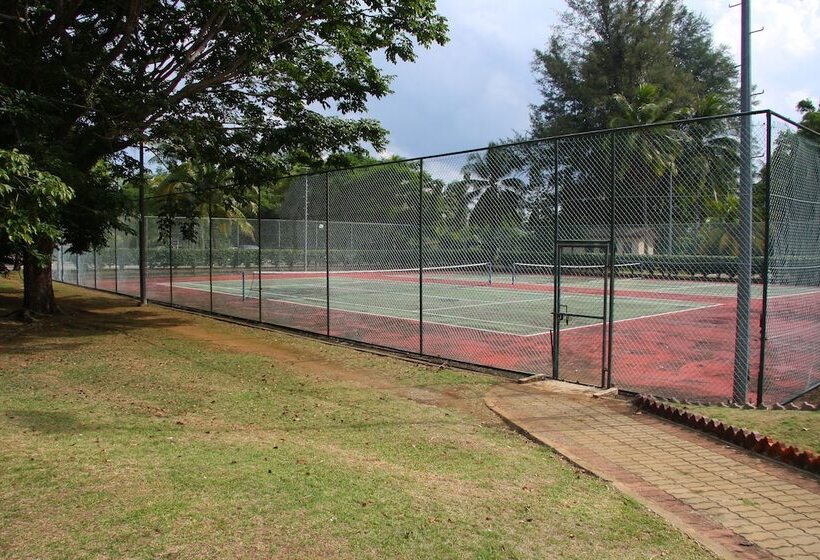هتل Legend Cherating Beach Resort