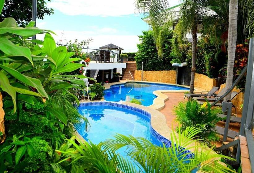 هتل Oceans Two Resort