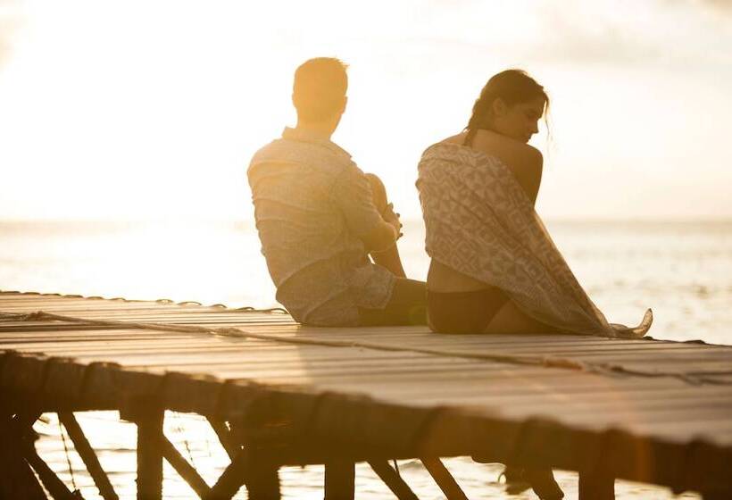 هتل Outrigger Mauritius Beach Resort