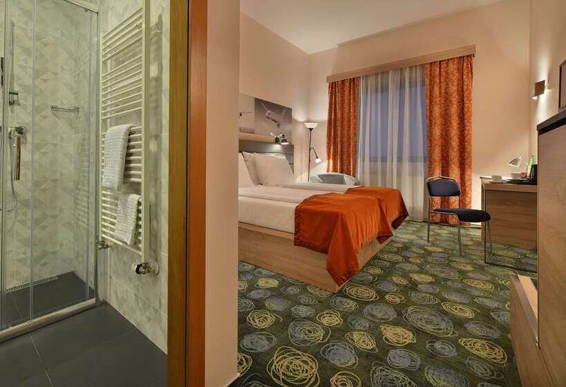 Fotos del hotel Ramada Airport  Prague:  36