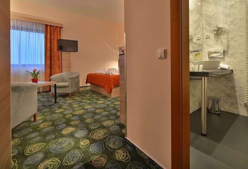 Fotos del hotel Ramada Airport  Prague:  35