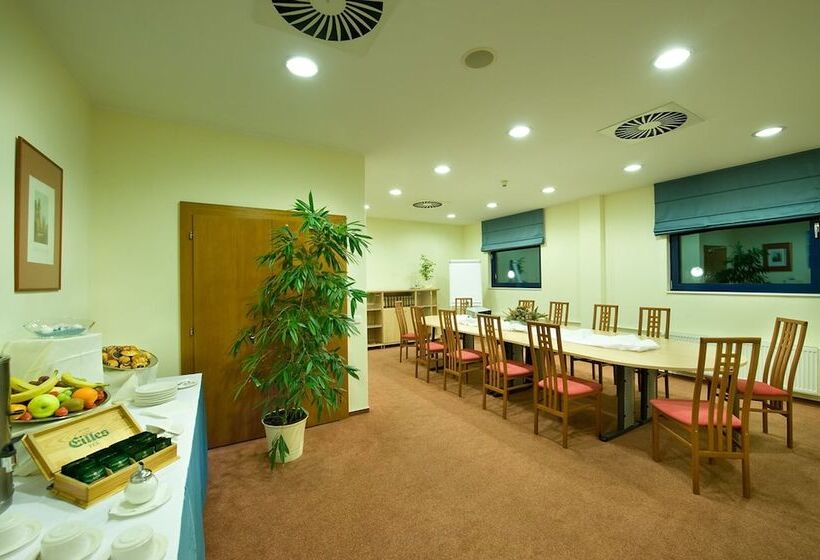 Fotos del hotel Ramada Airport  Prague:  25