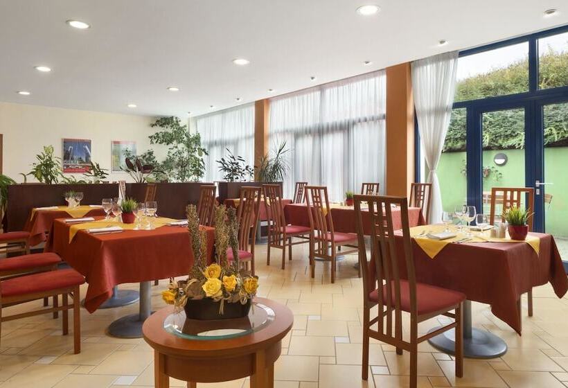 Fotos del hotel Ramada Airport  Prague:  18