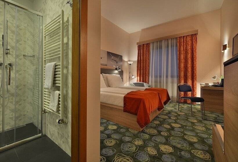 Fotos del hotel Ramada Airport  Prague:  4