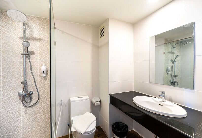 هتل Royal Phala Cliff Beach Resort