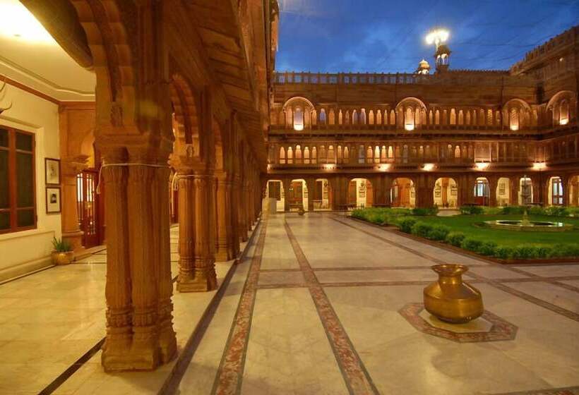 فندق The Laxmi Niwas Palace