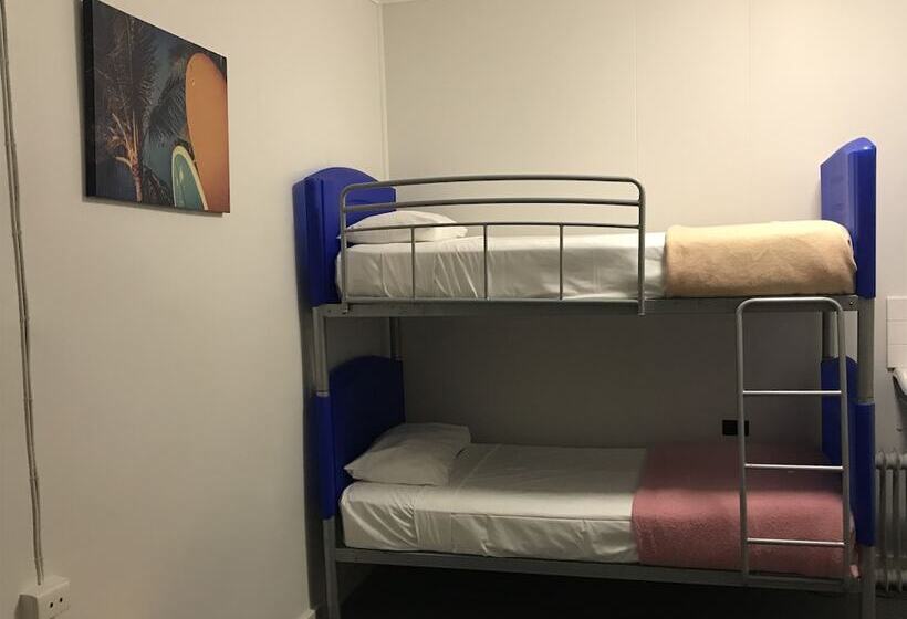 Общежитие Tin Can Bay Budget Accommodation