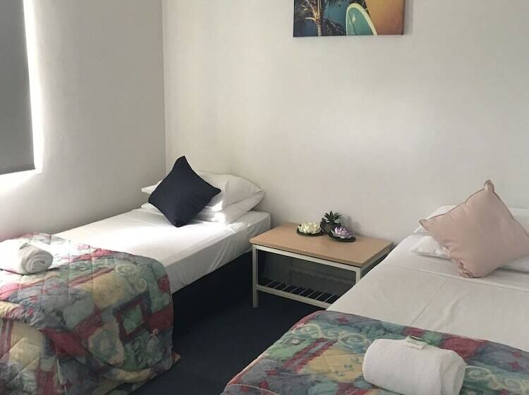 Общежитие Tin Can Bay Budget Accommodation