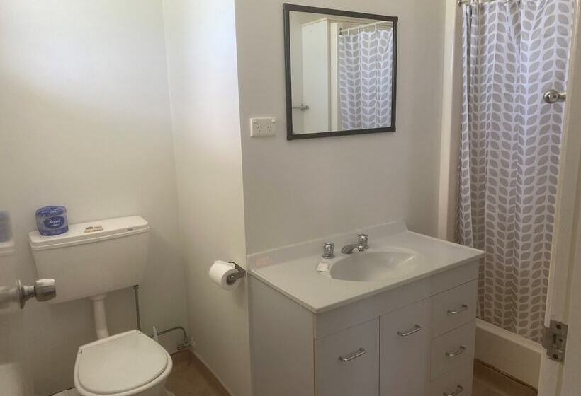 Общежитие Tin Can Bay Budget Accommodation