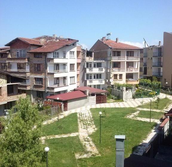 פנסיון Guest House Dzhegosh
