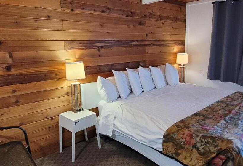 Pines Motel