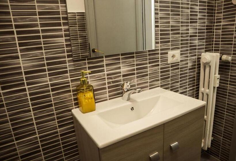 Florence Rooms Novella