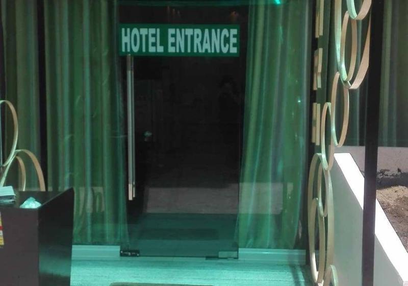 فندق صغير Meaco Royal Hotel   Tabaco