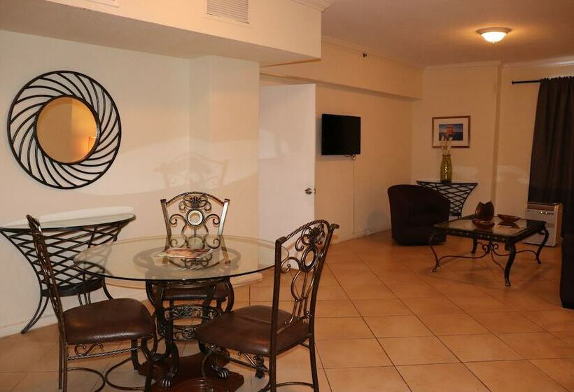 Отель On Hollywood Beach Affordable Two Bedrooms Sleeps 6 With Two Bathrooms