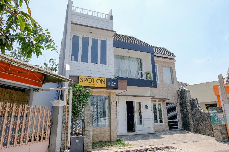 הוסטל Spot On 1712 Griya Shanta Residence