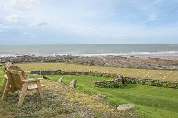 Beach Breeze Croyde 2 Bed, Sleeps 4 5, Sea Beach Views