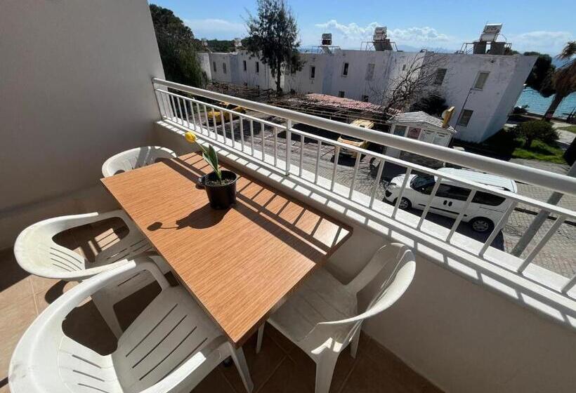 Holiday Apart 50 Meters To Beach, Sea View Apartments