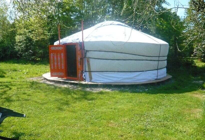 ホテル Le Village Insolite Yourte Et Roulotte