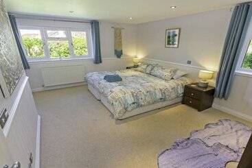 Ladywell Croyde 6 Bedrooms, Sleeps 12, Hot Tub