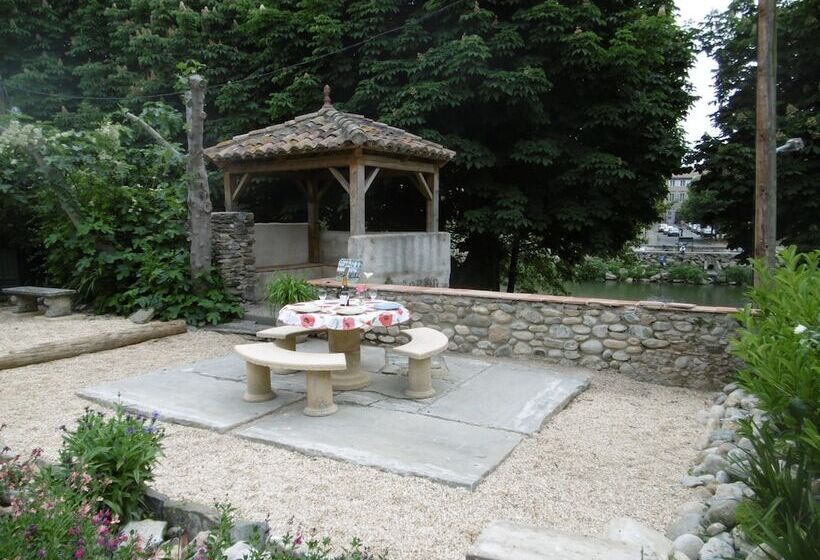 بنسيون Limoux Riverside Gardens