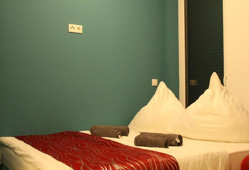 پانسیون Lovely Studio Cologne West Neues Momomotel