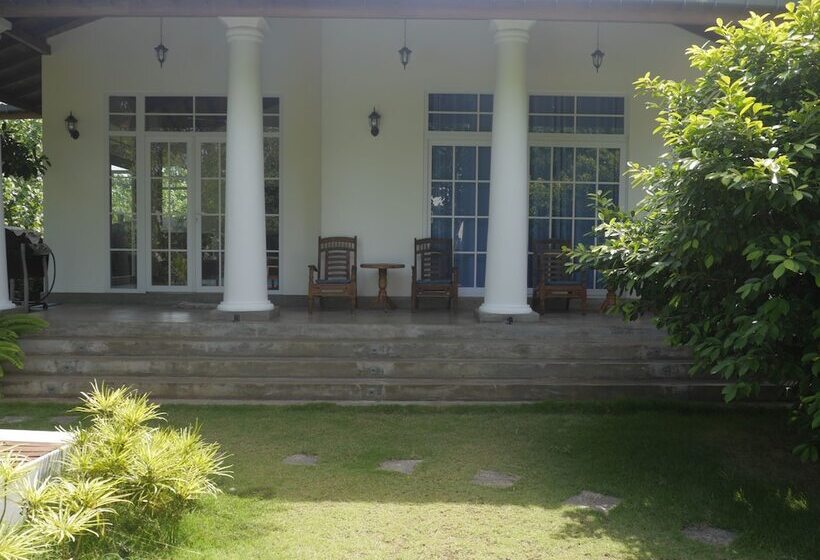 پانسیون Pearl Villa Welhengoda