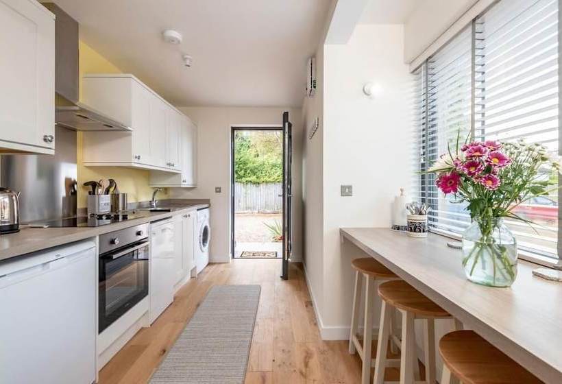 The Garden House Free Parking Central