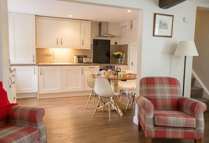 Bramwood Cottages